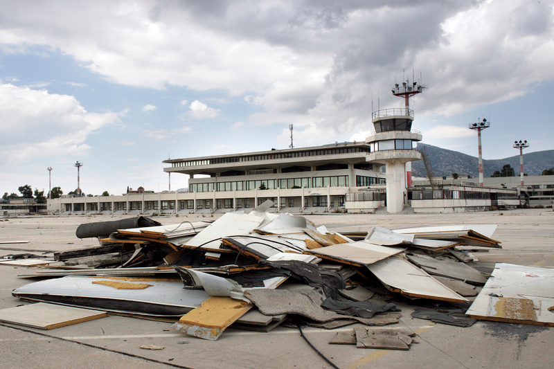 Illustration for article titled Athens' Abandoned International Airport Is Incredibly Creepy